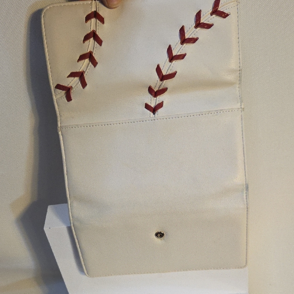 Chic Cream and Red Women's Wallet - Picture 4 of 4